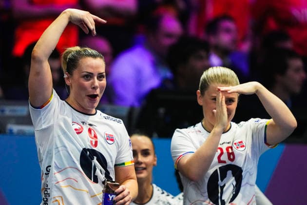 Women s Handball World Championship 2025 Netherlands Norway Rotterdam, Netherlands 20251212 Norway s Nora Mork and Emilie Margrethe Hovden during the semi final of the Women s Handball World Championship between the Netherlands and Norway at Ahoy Arena Photo Beate Oma Dahle NTB Rotterdam Netherlands EDITORIAL USE ONLY RESTRICTED USE FOR BETTING COMPANIES  Copyright: xBeatexOmaxDahlex xNTBx