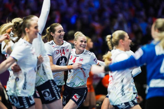 Women s Handball World Championship 2025 Netherlands Norway Rotterdam, Netherlands 20251212 Norway s Kristine Breistol and Veronica Kristiansen celebrate victory in the semi final of the Women s Handball World Championship between the Netherlands and Norway at Ahoy Arena Photo Beate Oma Dahle NTB Rotterdam Netherlands EDITORIAL USE ONLY RESTRICTED USE FOR BETTING COMPANIES  Copyright: xBeatexOmaxDahlex xNTBx