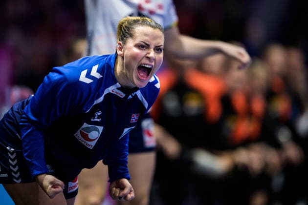 251212 Nora Mork of Norway celebrates during the IHF Women™s World Championship semifinal between Netherlands and Norway on December 12, 2025 in Rotterdam Photo Joel Marklund BILDBYRAN kod JM JM0756 bbeng handball handball handball vm handball vm handbolls vm ihf handball world championship world handball championship 2025 world championship 2025 semifinal semifinals netherlands norway norge netherlands dam jubel  Copyright: JOELxMARKLUND BB251212JM062