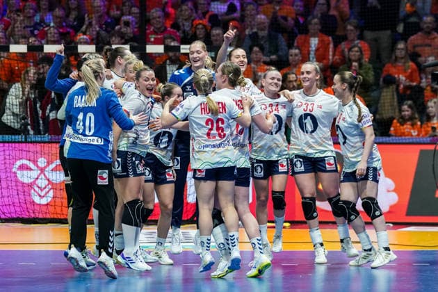 2025-12-12 Netherlands v Norway - IHF World Women s Handball Championship ROTTERDAM, NETHERLANDS - DECEMBER 12: Veronica Kristiansen of Norway, Anniken Obaidli of Norway, Maren Aardahl of Norway, Stine Skogrand of Norway, Live Deila of Norway, Nora Mork of Norway, Malin Aune of Norway, Kristine Breistol of Norway, Vilde Ingstad of Norway, Katrine Lunde of Norway, Selma Henriksen of Norway, Ingvild Bakkerud of Norway, Henny Reistad of Norway, Emilie Hovden of Norway, Thale Deila of Norway, Anniken Wollik of Norway, Eli Marie Raasok of Norway, June Korgh of Norway celebrates after winning during the IHF World Women s Handball Championship match between Netherlands and Norway at Ahoy on December 12, 2025 in Rotterdam, Netherlands. Rotterdam Ahoy Netherlands Content not available for redistribution in The Netherlands directly or indirectly through any third parties. Copyright: xHenkxSeppenx