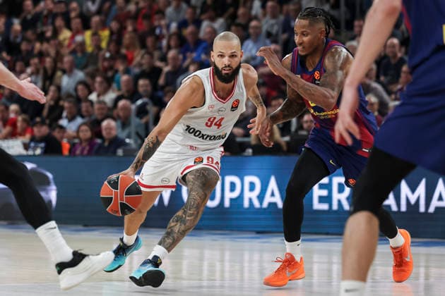 December 12, 2025, Barcelona, Barcelona, Spain: Evan Fournier of Olympiacos Piraeus in action during the EuroLeague Regular Season Round 15 match played between FC Barcelona, Barca and Olympiacos Piraeus at Palau Blaugrana on December 12, 2025 in Barcelona, Spain. Barcelona Spain - ZUMAa181 20251212_zaa_a181_204 Copyright: xJavierxBorregox