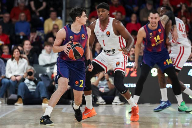 December 12, 2025, Barcelona, Barcelona, Spain: Juani Marcos of FC Barcelona, Barca and Frank Ntilikina of Olympiacos Piraeus in action during the EuroLeague Regular Season Round 15 match played between FC Barcelona and Olympiacos Piraeus at Palau Blaugrana on December 12, 2025 in Barcelona, Spain. Barcelona Spain - ZUMAa181 20251212_zaa_a181_209 Copyright: xJavierxBorregox