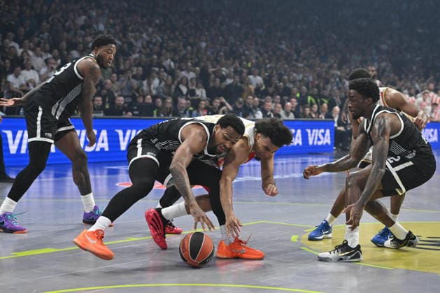 PARTIZAN vs CRVENA ZVEZDA STERLING BROWN Sterling Braun vs JORDAN NWORA Dzordan Nvora basketball Partizan vs Crvena zvezda during Euroleague matrch at Beogradska arena, Belgrade 12.12.2025 Foto: BASKETBALL, EUROLEAGUE, PARTIZAN, CRVENA ZVEZDA Belgrade Belgrade arena Serbia Copyright: xMarkoxMetlas xMNxPressx