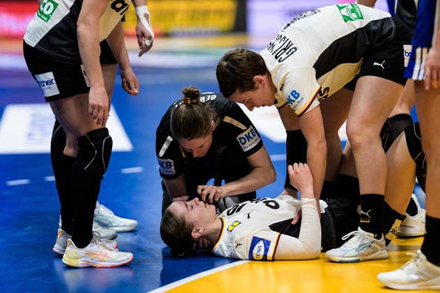 251212 Nieke Kuhne of Germany during the IHF Women s World Championship semifinal between France and Germany on December 12, 2025 in Rotterdam Photo Joel Marklund BILDBYRAN kod JM JM0755 bbeng handball handball handball vm handball vm handbolls vm ihf handball world championship world handball championship 2025 world championship 2025 semifinal semifinals france germany france women  Copyright: JOELxMARKLUND BB251212JM120