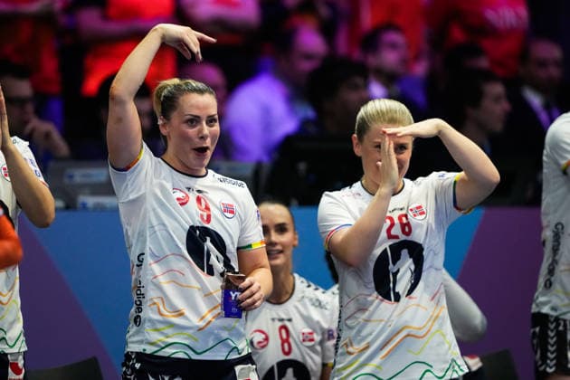 Women s Handball World Championship 2025 Netherlands Norway Rotterdam, Netherlands 20251212 Norway s Nora Mork and Emilie Margrethe Hovden during the semi final of the Women s Handball World Championship between the Netherlands and Norway at Ahoy Arena Photo Beate Oma Dahle NTB Rotterdam Netherlands EDITORIAL USE ONLY RESTRICTED USE FOR BETTING COMPANIES  Copyright: xBeatexOmaxDahlex xNTBx