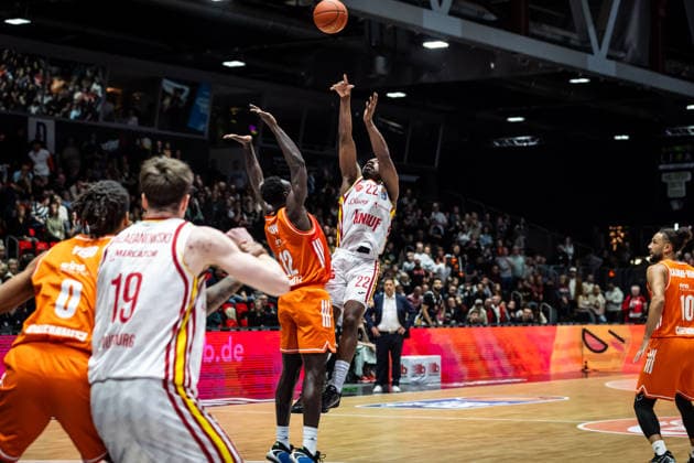 GER, easy Credit Basketball Bundesliga, Niners Chemnitz Fitness First Würzburg Baskets 12 12 2025, Messe, Chemnitz, GER, easy Credit Basketball Bundesliga, Niners Chemnitz Fitness First Würzburg Baskets Johnathan Stove Fitness First Würzburg Baskets 22 Foto Alexander Trienitz Chemnitz Messe Sachsen Germany