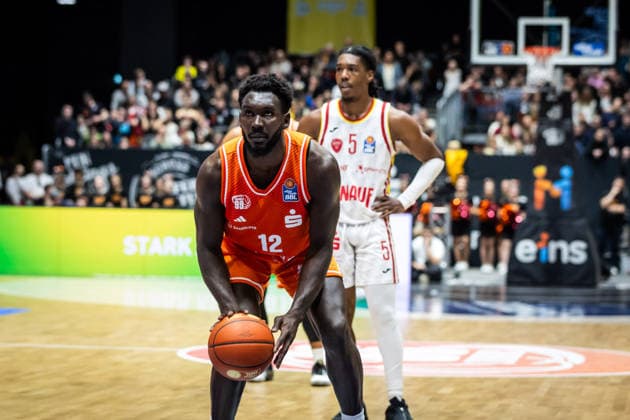 GER, easy Credit Basketball Bundesliga, Niners Chemnitz Fitness First Würzburg Baskets 12 12 2025, Messe, Chemnitz, GER, easy Credit Basketball Bundesliga, Niners Chemnitz Fitness First Würzburg Baskets Amadou Sow Niners Chemnitz, 12 at a free throw Photo Alexander Trienitz Chemnitz Messe Sachsen Germany