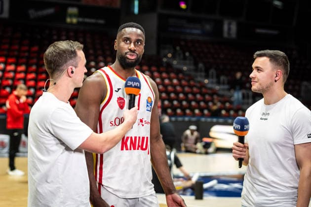 GER, easy Credit Basketball Bundesliga, Niners Chemnitz Fitness First Würzburg Baskets 12 12 2025, Messe, Chemnitz, GER, easy Credit Basketball Bundesliga, Niners Chemnitz Fitness First Würzburg Baskets Eddy Edigin Jr Fitness First Würzburg Baskets 27 in an interview with DYN Foto Alexander Trienitz Chemnitz Messe Sachsen Germany