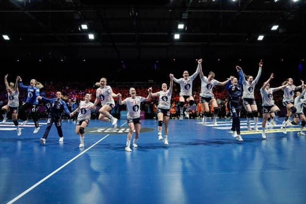 Women s Handball World Championship 2025 Netherlands Norway Rotterdam, Netherlands 20251212 The handball girls celebrate their victory after the semi final of the Women s Handball World Championship between the Netherlands and Norway in Ahoy Arena Photo Beate Oma Dahle NTB Rotterdam Netherlands EDITORIAL USE ONLY RESTRICTED USE FOR BETTING COMPANIES  Copyright: xBeatexOmaxDahlex xNTBx