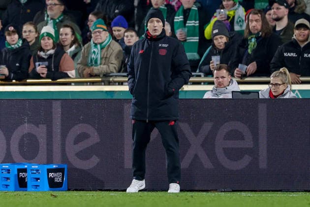 Roberto Pätzold Trainer, Bayer 04 Leverkusen , THE DFB REGULATIONS PROHIBIT ANY USE OF PHOTOGRAPHS AS IMAGE SEQUENCES AND OR QUASI VIDEO , 12 12 2025, Bremen Germany , Football, Google Pixel Womens Bundesliga, SV Werder Bremen Bayer 04 Leverkusen xobx