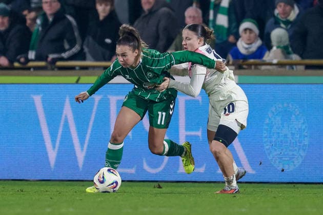 from left Maja Sternad SV Werder Bremen, 11 and Estrella Merino Gonzalez Bayer 04 Leverkusen, 10 in a duel, dynamic, action, action, game scene, THE DFB REGULATIONS PROHIBIT ANY USE OF PHOTOGRAPHS AS IMAGE SEQUENCES AND OR QUASI VIDEO , 12 12 2025, Bremen Germany , Football, Google Pixel Womens Bundesliga, SV Werder Bremen Bayer 04 Leverkusen xobx