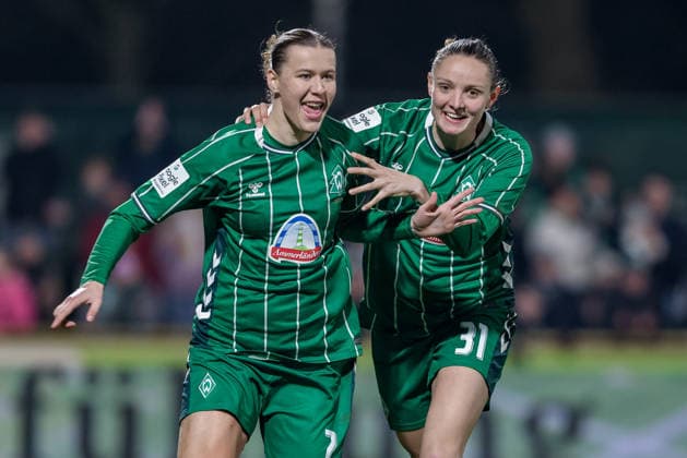 from left goal scorer Larissa Mühlhaus SV Werder Bremen, 7 and Verena Wieder SV Werder Bremen, 31 with goal celebration, cheering, jubilant, optimistic, game scene, highlight, joy about the goal to 1 0, THE DFB REGULATIONS PROHIBIT ANY USE OF PHOTOGRAPHS AS IMAGE SEQUENCES AND OR QUASI VIDEO , 12 12 2025, Bremen Germany , Football, Google Pixel Womens Bundesliga, SV Werder Bremen Bayer 04 Leverkusen xobx
