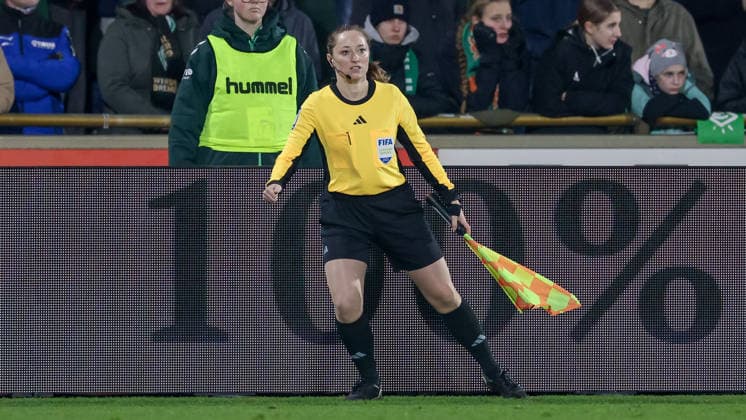 Assistant referee Melissa Joos, THE DFB GUIDELINES PROHIBIT ANY USE OF PHOTOGRAPHS AS IMAGE SEQUENCES AND OR QUASI VIDEO DFB REGULATIONS PROHIBIT ANY USE OF PHOTOGRAPHS AS IMAGE SEQUENCES AND OR QUASI VIDEO , 12 12 2025, Bremen Germany , Football, Google Pixel Women Bundesliga, SV Werder Bremen Bayer 04 Leverkusen xobx