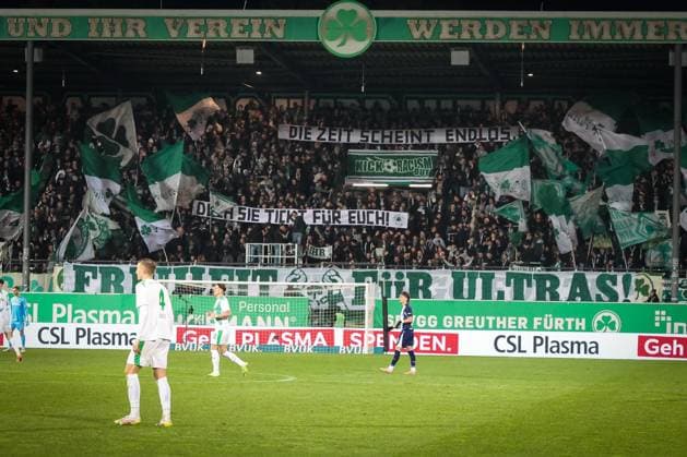 Poster of the fans of Fuerth, Spvgg Greuther Fuerth vs Hertha BSC Berlin, Football, 2 Bundesliga, DFL, Season 2025 2026, First round, 16 Matchday, 12 12 2025 DFB regulations prohibit any use of photographs as image sequences and or quasi video Fuerth Bayern Germany Copyright: xkolbert-press MartinxAgüerax