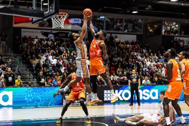 GER, easy Credit Basketball Bundesliga, Niners Chemnitz Fitness First Würzburg Baskets 12 12 2025, Messe, Chemnitz, GER, easy Credit Basketball Bundesliga, Niners Chemnitz Fitness First Würzburg Baskets Foto Alexander Trienitz Chemnitz Messe Sachsen Germany
