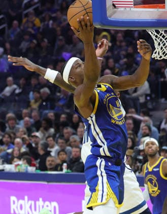 (251213) -- SAN FRANCISCO, Dec. 13, 2025 -- Jimmy Butler (front) of Golden State Warriors goes for a layup during the 2025-2026 NBA, Basketball Herren, USA regular season match between Golden State Warriors and Minnesota Timberwolves in San Francisco, the United States, on Dec. 12, 2025. (Photo by Xinhua) *(SP)U.S.-SAN FRANCISCO-BASKETBALL-NBA-WARRIORS VS TIMBERWOLVES DongxXudong 