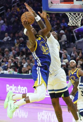 (251213) -- SAN FRANCISCO, Dec. 13, 2025 -- Jimmy Butler (L) of Golden State Warriors competes during the 2025-2026 NBA, Basketball Herren, USA regular season match between Golden State Warriors and Minnesota Timberwolves in San Francisco, the United States, on Dec. 12, 2025. (Photo by Xinhua) *(SP)U.S.-SAN FRANCISCO-BASKETBALL-NBA-WARRIORS VS TIMBERWOLVES DongxXudong 