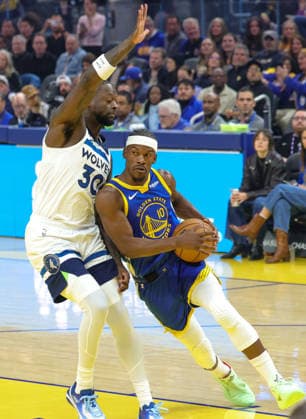 (251213) -- SAN FRANCISCO, Dec. 13, 2025 -- Jimmy Butler (R) of Golden State Warriors vies with Julius Randle of Minnesota Timberwolves during the 2025-2026 NBA, Basketball Herren, USA regular season match between Golden State Warriors and Minnesota Timberwolves in San Francisco, the United States, on Dec. 12, 2025. (Photo by Xinhua) *(SP)U.S.-SAN FRANCISCO-BASKETBALL-NBA-WARRIORS VS TIMBERWOLVES DongxXudong 
