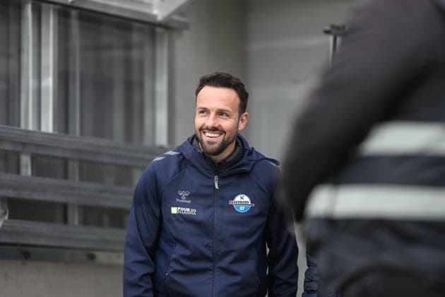 Arrival at the stadium Rafl Kettemann SC Paderborn 07, Head Coach , Karlsruher SC vs SC Paderborn 07, 2 Bundesliga, 16 Matchday, 2025 2026, 13 12 2025, DFL REGULATIONS PROHIBIT ANY USE OF PHOTOGRAPHS AS IMAGE SEQUENCES AND OR QUASI VIDEO, Karlsruher SC vs SC Paderborn 07, 2 Bundesliga, 16 Matchday, 2025 2026, 13 12 2025 Karlsruhe Copyright: xEibner-Pressefoto JanxPrihodax EP_JPA