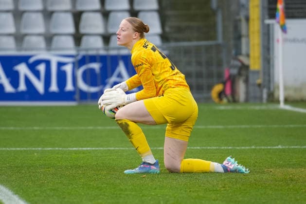 Soccer, Google Pixel Womens Bundesliga, Matchday 13, 2025 2026, SC Freiburg vs SGS Essen, 13 12 2025, Dreisamstadion, Freiburg, Rebecca Adamczyk SC Freiburg, Women 33 Freiburg Dreisamstadion Baden Württemberg Germany Copyright: xFINLEYxMÖRCHx