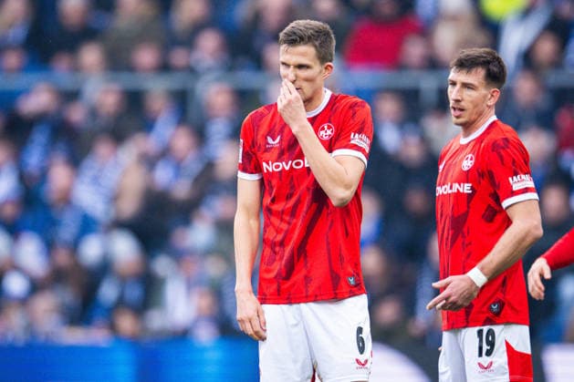 13 12 2025 Football, 2025 2026, 2 Bundesliga, Matchday 16, DSC Arminia Bielefeld 1 FC Kaiserslautern L R Fabian Kunze Kaiserslautern , Daniel Hanslik Kaiserslautern DFL REGULATIONS PROHIBIT ANY USE OF PHOTOGRAPHS AS IMAGE SEQUENCES AND OR QUASI VIDEO