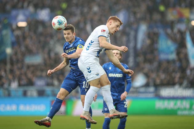 Marvin Wanitzek Karlsruher SC, 10 in duel with Laurin Curda SC Paderborn 07, 17 , Karlsruher SC vs SC Paderborn 07, 2 Bundesliga, Matchday 16, 2025 2026, 13 12 2025, DFL REGULATES PROHIBIT ANY USE OF PHOTOGRAPHS AS IMAGE SEQUENCES AND OR QUASI VIDEO, Karlsruher SC vs SC Paderborn 07, 2 Bundesliga, Matchday 16, 2025 2026, 13 12 2025 Karlsruhe Copyright: xEibner-Pressefoto JanxPrihodax EP_JPA