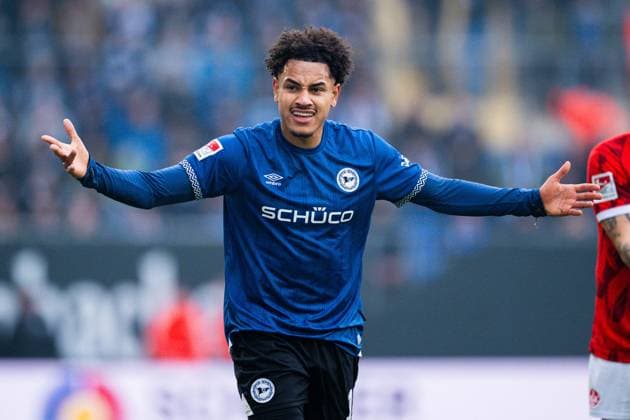13 12 2025 Football, 2025 2026, 2 Bundesliga, Matchday 16, DSC Arminia Bielefeld 1 FC Kaiserslautern Monju Momuluh Bielefeld DFL REGULATIONS PROHIBIT ANY USE OF PHOTOGRAPHS AS IMAGE SEQUENCES AND OR QUASI VIDEO