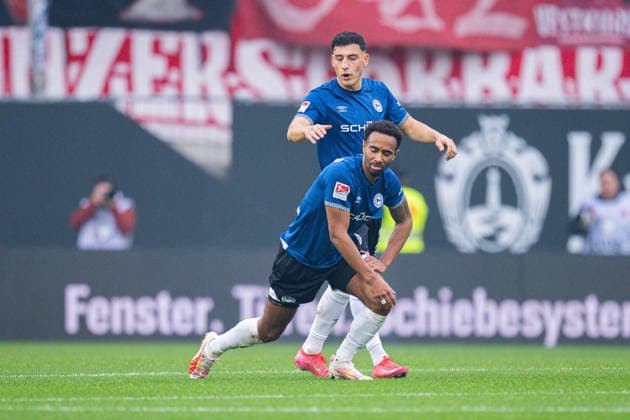 13 12 2025 Soccer, 2025 2026, 2 Bundesliga, Matchday 16, DSC Arminia Bielefeld 1 FC Kaiserslautern L R Stefano Russo Bielefeld , Noah Joel Sarenren Bazee Bielefeld DFL REGULATIONS PROHIBIT ANY USE OF PHOTOGRAPHS AS IMAGE SEQUENCES AND OR QUASI VIDEO