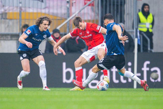 13 12 2025 Soccer, 2025 2026, 2 Bundesliga, Matchday 16, DSC Arminia Bielefeld 1 FC Kaiserslautern L R Mael Corboz Bielefeld , Daniel Hanslik Kaiserslautern , Stefano Russo Bielefeld DFL REGULATIONS PROHIBIT ANY USE OF PHOTOGRAPHS AS IMAGE SEQUENCES AND OR QUASI VIDEO
