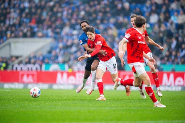 13 12 2025 Soccer, 2025 2026, 2 Bundesliga, Matchday 16, DSC Arminia Bielefeld 1 FC Kaiserslautern L R Noah Joel Sarenren Bazee Bielefeld , Leon Robinson Kaiserslautern DFL REGULATIONS PROHIBIT ANY USE OF PHOTOGRAPHS AS IMAGE SEQUENCES AND OR QUASI VIDEO