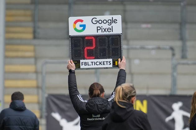 Soccer, Google Pixel Womens Bundesliga, Matchday 13, 2025 2026, SC Freiburg vs SGS Essen, 13 12 2025, Dreisamstadion, Freiburg, Substitution board, Freiburg Dreisamstadion Baden Württemberg Germany Copyright: xFINLEYxMÖRCHx