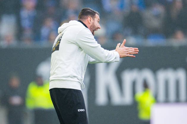 13 12 2025 Soccer, 2025 2026, 2 Bundesliga, Matchday 16, DSC Arminia Bielefeld 1 FC Kaiserslautern Mitch Kniat Coach Bielefeld DFL REGULATIONS PROHIBIT ANY USE OF PHOTOGRAPHS AS IMAGE SEQUENCES AND OR QUASI VIDEO
