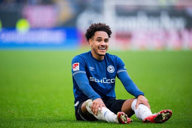 13 12 2025 Football, 2025 2026, 2 Bundesliga, Matchday 16, DSC Arminia Bielefeld 1 FC Kaiserslautern Monju Momuluh Bielefeld on the ground DFL REGULATIONS PROHIBIT ANY USE OF PHOTOGRAPHS AS IMAGE SEQUENCES AND OR QUASI VIDEO
