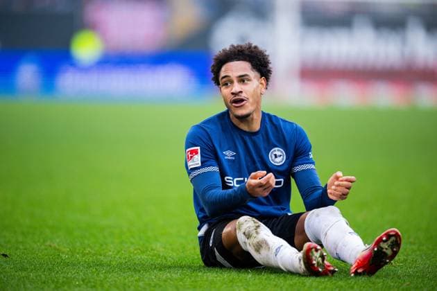 13 12 2025 Football, 2025 2026, 2 Bundesliga, Matchday 16, DSC Arminia Bielefeld 1 FC Kaiserslautern Monju Momuluh Bielefeld on the ground DFL REGULATIONS PROHIBIT ANY USE OF PHOTOGRAPHS AS IMAGE SEQUENCES AND OR QUASI VIDEO