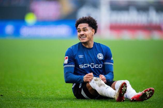 13 12 2025 Football, 2025 2026, 2 Bundesliga, Matchday 16, DSC Arminia Bielefeld 1 FC Kaiserslautern Monju Momuluh Bielefeld on the ground DFL REGULATIONS PROHIBIT ANY USE OF PHOTOGRAPHS AS IMAGE SEQUENCES AND OR QUASI VIDEO