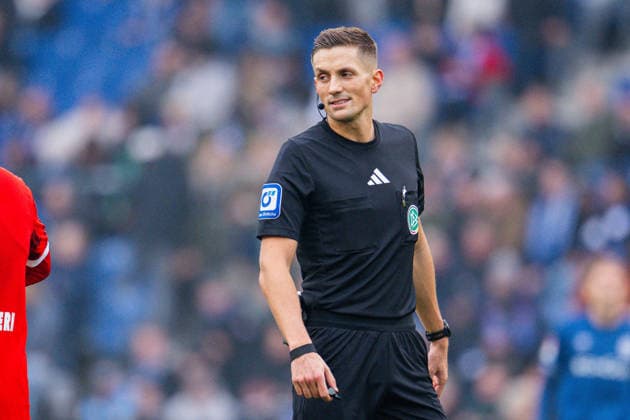 13 12 2025 Football, 2025 2026, 2 Bundesliga, Matchday 16, DSC Arminia Bielefeld 1 FC Kaiserslautern Felix Bickel Referee DFL REGULATIONS PROHIBIT ANY USE OF PHOTOGRAPHS AS IMAGE SEQUENCES AND OR QUASI VIDEO