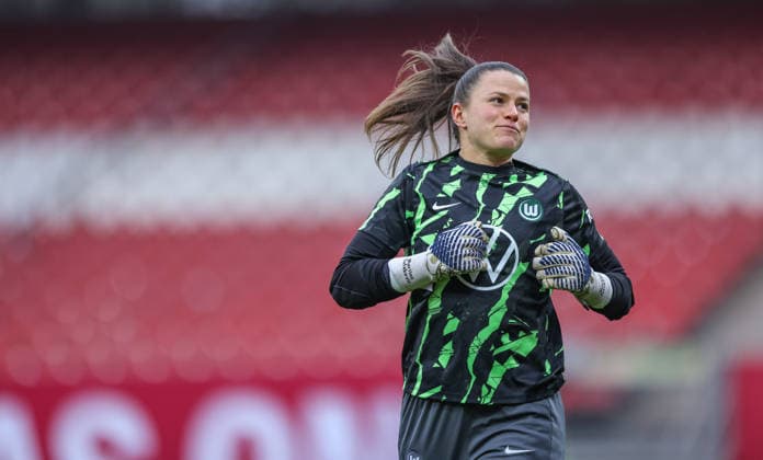 GER, Nuremberg, 1 FC Nuremberg vs VfL Wolfsburg, Google Pixel Bundesliga, Football, DFB, Season 2025 2026, Max Morlock Stadion, 13 Matchday in picture Martina TufekoviÄ‡ VfL Wolfsburg 21 represents today the injured Stina Johannes VfL Wolfsburg 1 vs FC Nuremberg DFB DFL REGULATIONS PROHIBIT ANY USE OF PHOTOGRAPHS AS IMAGE SEQUENCES AND OR QUASI VIDEO, 13 12 2025 Copyright: HMBxMedia HendrikxHamelau