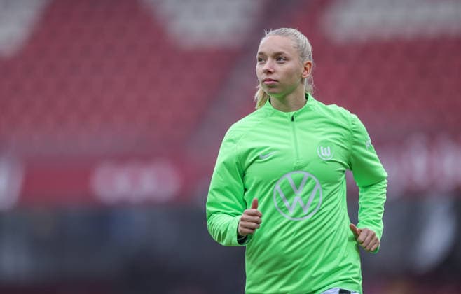 GER, Nuremberg, 1 FC Nuremberg vs VfL Wolfsburg, Google Pixel Bundesliga, Football, DFB, Season 2025 2026, Max Morlock Stadium, 13 Matchday in picture Ella Peddemors VfL Wolfsburg 5 before the match DFB DFL REGULATIONS PROHIBIT ANY USE OF PHOTOGRAPHS AS IMAGE SEQUENCES AND OR QUASI VIDEO, 13 12 2025 Copyright: HMBxMedia HendrikxHamelau