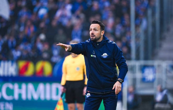 Coach Ralf Kettemann SC Paderborn gestures during the 2 Bundesliga match between Karlsruher SC and SC Paderborn at BBBank Wildpark on December 13, 2025 in Karlsruhe, Germany Photo by Silas Schüller DeFodi Images Coach Ralf Kettemann SC Paderborn gestures during the 2 Bundesliga match between Karlsruher SC and SC Paderborn at BBBank Wildpark on December 13, 2025 in Karlsruhe, Germany Photo by Silas Schüller DeFodi Images DFB DFL REGULATIONS PROHIBIT ANY USE OF PHOTOGRAPHS AS IMAGE SEQUENCES AND OR QUASI VIDEO Photo by Silas Schueller DeFodi Images