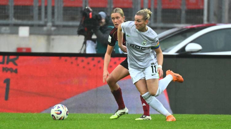 13 12 2025 Soccer season 2025 2026 1 Google Pixel Women Bundesliga 13 Matchday 1 FC Nürnberg FCN Club Clubfrauen VfL Wolfsburg Sportfoto Zink xwoxzix Alexandra Popp 11, VfL Wolfsburg in front of Klara Svensson Senelius 2, 1 FC Nürnberg FCN