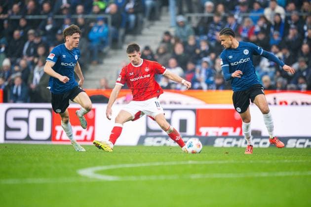 13 12 2025 Soccer, 2025 2026, 2 Bundesliga, Matchday 16, DSC Arminia Bielefeld 1 FC Kaiserslautern L R Maximilian Großer Bielefeld , Daniel Hanslik Kaiserslautern , Joel Felix Bielefeld DFL REGULATIONS PROHIBIT ANY USE OF PHOTOGRAPHS AS IMAGE SEQUENCES AND OR QUASI VIDEO