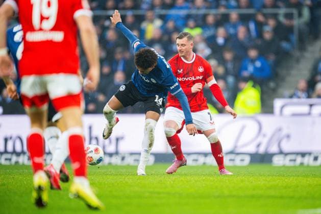13 12 2025 Soccer, 2025 2026, 2 Bundesliga, Matchday 16, DSC Arminia Bielefeld 1 FC Kaiserslautern L R Monju Momuluh Bielefeld , Marlon Ritter Kaiserslautern DFL REGULATIONS PROHIBIT ANY USE OF PHOTOGRAPHS AS IMAGE SEQUENCES AND OR QUASI VIDEO