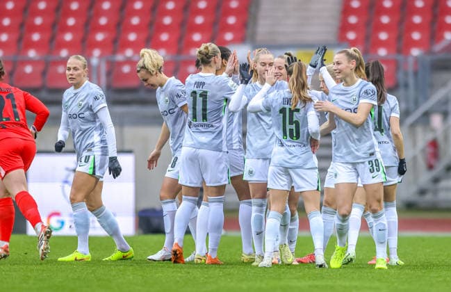 GER, Nuremberg, 1 FC Nuremberg vs VfL Wolfsburg, Google Pixel Bundesliga, Football, DFB, Season 2025 2026, Max Morlock Stadium, 13 Matchday in picture v l DFB DFL REGULATIONS PROHIBIT ANY USE OF PHOTOGRAPHS AS IMAGE SEQUENCES AND OR QUASI VIDEO, 13 12 2025 Copyright: HMBxMedia HendrikxHamelau