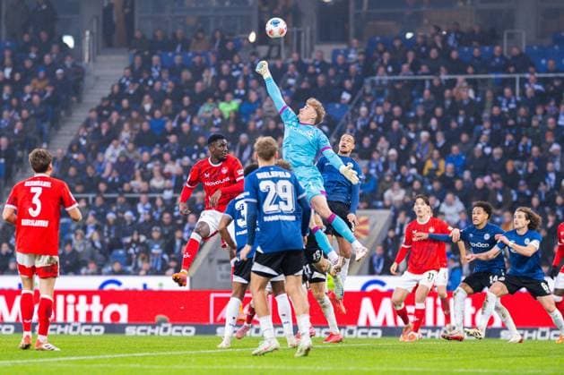 13 12 2025 Football, 2025 2026, 2 Bundesliga, Matchday 16, DSC Arminia Bielefeld 1 FC Kaiserslautern M Jonas Kersken Bielefeld DFL REGULATES PROHIBIT ANY USE OF PHOTOGRAPHS AS IMAGE SEQUENCES AND OR QUASI VIDEO