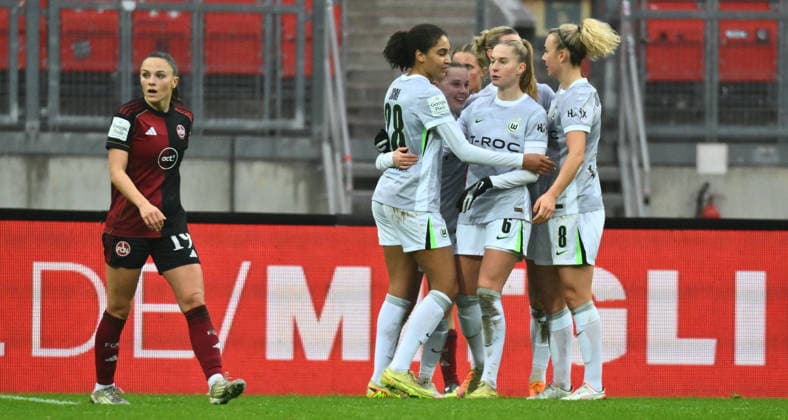 13 12 2025 Soccer season 2025 2026 1 Google Pixel Women Bundesliga 13 Matchday 1 FC Nuremberg FCN Club Clubfrauen VfL Wolfsburg Sportfoto Zink xwoxzix Goal celebration Joy after goal Goal shot to 0 1 by Alexandra Popp 11, VfL Wolfsburg Sanja Homann 19, 1 FC Nuremberg FCN disappointed Disappointment