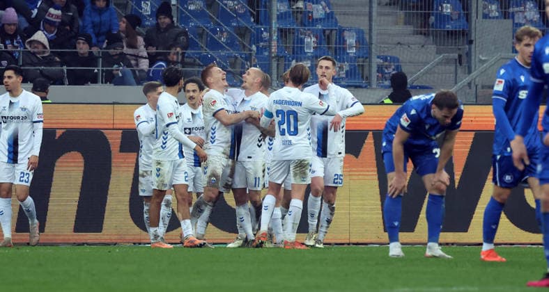 13 12 25 Karlsruher SC SC Paderborn 07 Germany, Karlsruhe, 13 12 2025, Football, 2 Bundesliga, Season 2025 2026, Karlsruher SC SC Paderborn 07 Laurin Curda SC Paderborn 07 Cheering Goal 0 2 Curda