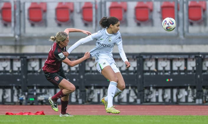 GER, Nuremberg, 1 FC Nuremberg vs VfL Wolfsburg, Google Pixel Bundesliga, Soccer, DFB, Season 2025 2026, Max Morlock Stadium, 13 Matchday in picture f l Klara Svensson Senelius 1 FC Nuremberg Women 2 , Cora Zicai VfL Wolfsburg 28 DFB DFL REGULATIONS PROHIBIT ANY USE OF PHOTOGRAPHS AS IMAGE SEQUENCES AND OR QUASI VIDEO, 13 12 2025 Copyright: HMBxMedia HendrikxHamelau