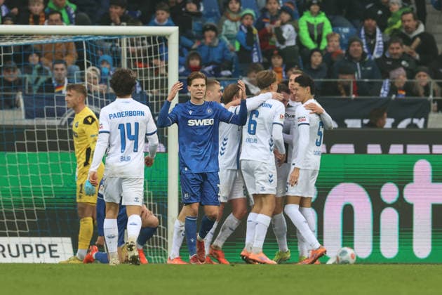 Dzenis Burnic Karlsruher SC, 07 is stunned after the 0 4, Karlsruher SC vs SC Paderborn 07, 2 Bundesliga, 16 Matchday, 2025 2026, 13 12 2025, DFL REGULATES PROHIBIT ANY USE OF PHOTOGRAPHS AS IMAGE SEQUENCES AND OR QUASI VIDEO, Karlsruher SC vs SC Paderborn 07, 2 Bundesliga, 16 Matchday, 2025 2026, 13 12 2025 Karlsruhe Copyright: xEibner-Pressefoto JanxPrihodax EP_JPA