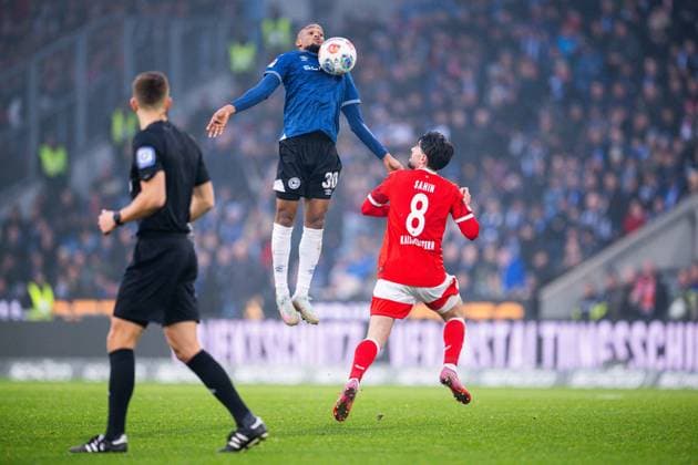 13 12 2025 Football, 2025 2026, 2 Bundesliga, Matchday 16, DSC Arminia Bielefeld 1 FC Kaiserslautern M Isaiah Young Bielefeld DFL REGULATES PROHIBIT ANY USE OF PHOTOGRAPHS AS IMAGE SEQUENCES AND OR QUASI VIDEO