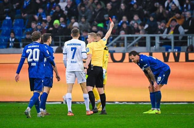 Referee Timo Gansloweit shows Marcel Franke Karlsruher SC the red card during the 2 Bundesliga match between Karlsruher SC and SC Paderborn at BBBank Wildpark on December 13, 2025 in Karlsruhe, Germany Photo by Silas Schüller DeFodi Images Referee Timo Gansloweit shows Marcel Franke Karlsruher SC the red card during the 2 Bundesliga match between Karlsruher SC and SC Paderborn at BBBank Wildpark on December 13, 2025 in Karlsruhe, Germany Photo by Silas Schüller DeFodi Images DFB DFL REGULATIONS PROHIBIT ANY USE OF PHOTOGRAPHS AS IMAGE SEQUENCES AND OR QUASI VIDEO Photo by Silas Schueller DeFodi Images